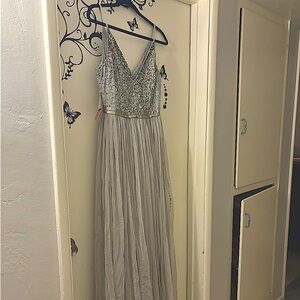Formal dress, can be used for a prom, or to attend a wedding. US size 4.